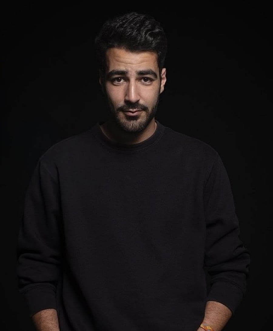 In Between - artiste